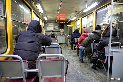 Старые вагоны безнадежны: в гортрансе объяснили, почему в трамваях Екатеринбурга мерзнут пассажиры