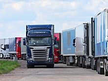 Тысячу застрявших на границе Беларуси литовских фур переместят на спецстоянки