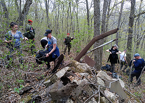 В Приморье поисковики из РФ и США обследовали место падения самолета