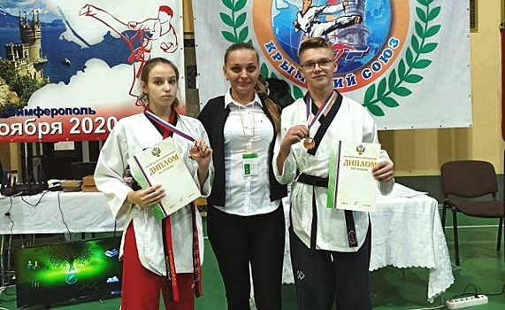Волгоградские тхэквондисты взяли четыре медали на турнире в Крыму