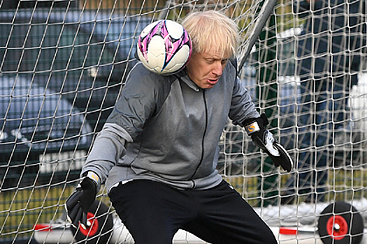 Великобритания назвала необходимым отказ от футбольных турниров в России