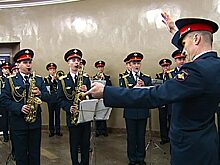 Духовой оркестр 154 Преображенского полка выступил на станции метро «Комсомольская»