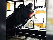 Mash: гонщицы на иномарке влетели в магазин в селе под Нефтекамском