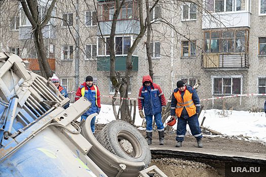 Под Екатеринбургом машины застряли в гигантской пробке