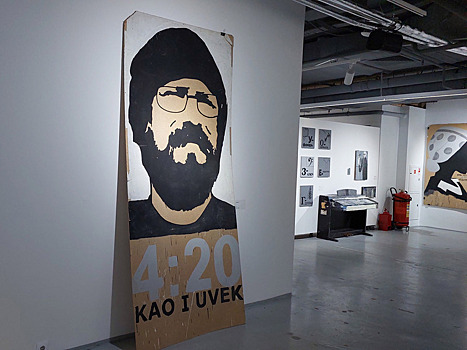 Выставку рано ушедшего художника открыла работа его бабушки, прожившей почти век