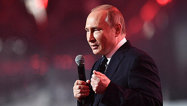 Путин прибыл на Манежную площадь