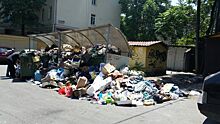 Центр Сочи завален бытовым мусором
