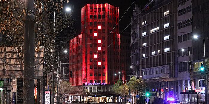 "Китайский красный" осветил столицу Сербии в знак благодарности за помощь в борьбе с эпидемией