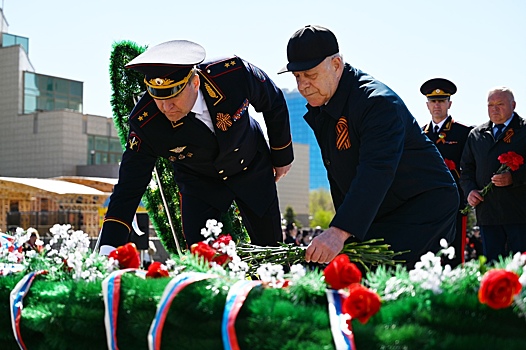 Южноуральские полицейские возложили цветы к мемориалу «Солдатам правопорядка»