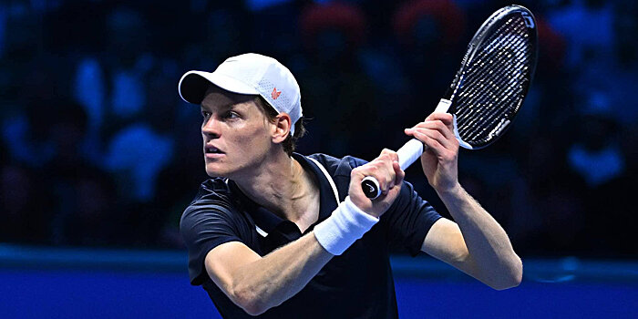 Синнер год не проигрывает 0:2 по сетам