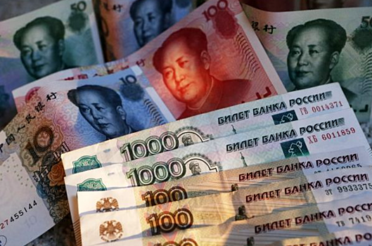 Курс юаня к рублю рухнул до уровня 2017 года
