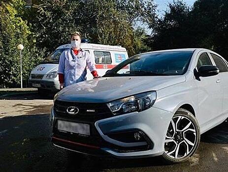 Дмитрий Азаров передал свою Lada Vesta детской больнице