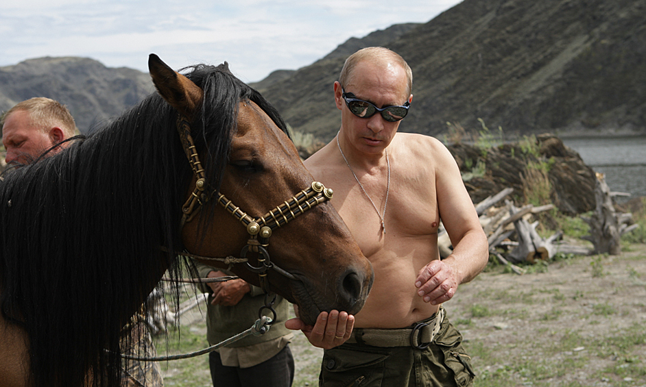 2009 год. Владимир Путин на отдыхе в Республике Тыва.