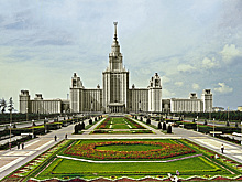 «Статуя Сталина путешествовала по зданию». Каким легендам МГУ можно верить