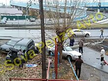 В Пензе из-за массового ДТП в лужу упал столб с электропроводами