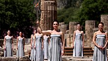 Молитва Аполлону помогла зажечь Олимпийский огонь в Греции