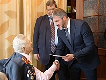 Дмитрий Чернышов поздравил единственного в Саянске участника Сталинградской битвы с 95-летним юбилеем