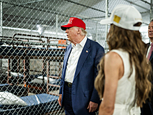 Трамп осмотрел центр содержания иммигрантов "Аллигатор Алькатрас" во Флориде