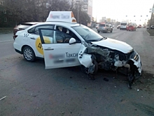 Пассажир такси погиб в столкновении с электроопорой в Челябинске