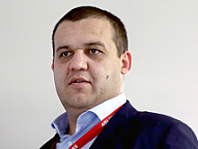 Российскому боксеру нейтральный флаг мешает