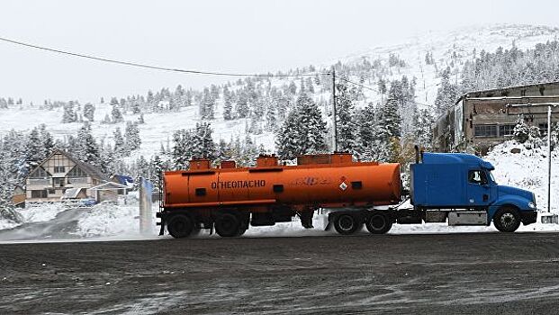 В Якутии два бензовоза провалились под лед