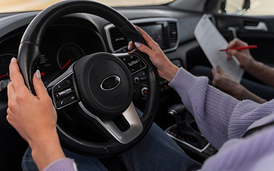 «Ренессанс страхование» и Автодом опросили россиян о частых причинах ДТП