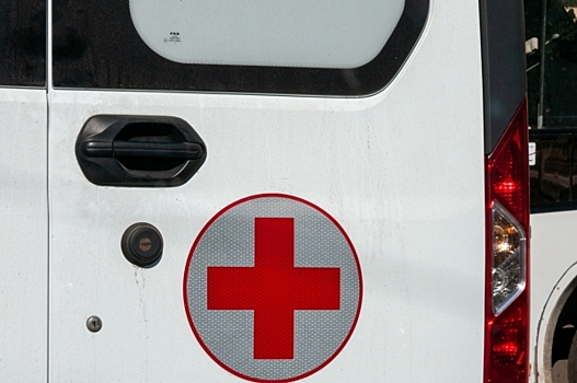 На юге Москвы скорая протаранила остановку – пострадали четыре человека