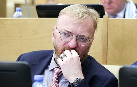 Милонов сравнил украинок, порвавших книги русских писателей, с обезьянами