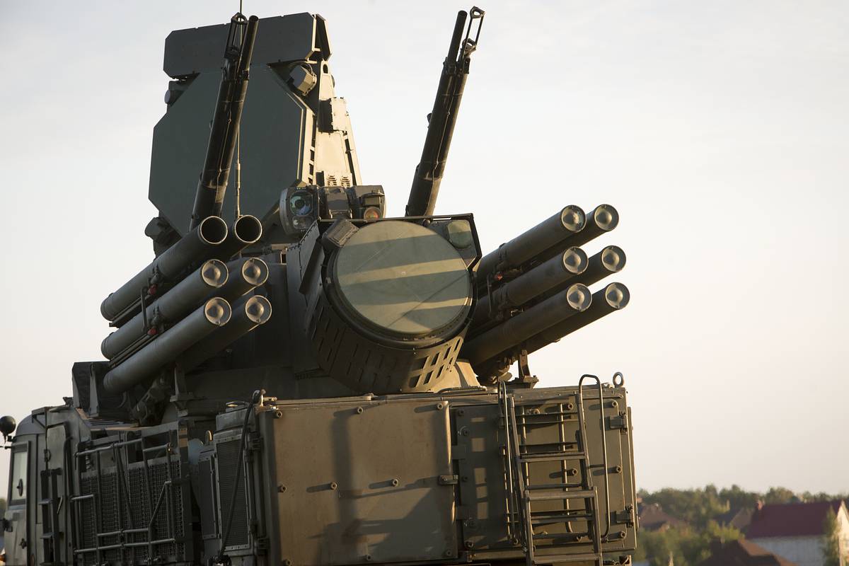 SHOT: в небе над Воронежем раздались взрывы, сработала система ПВО