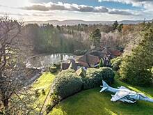 Покупателям недвижимости предложили бесплатный военный самолет