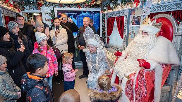 Во Владивосток прибыл поезд Деда Мороза