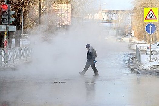Дороги в российском городе затопило из-за лопнувшего трубопровода
