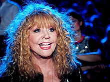 Хирург рассказал о "пластике" Пугачевой и Ротару