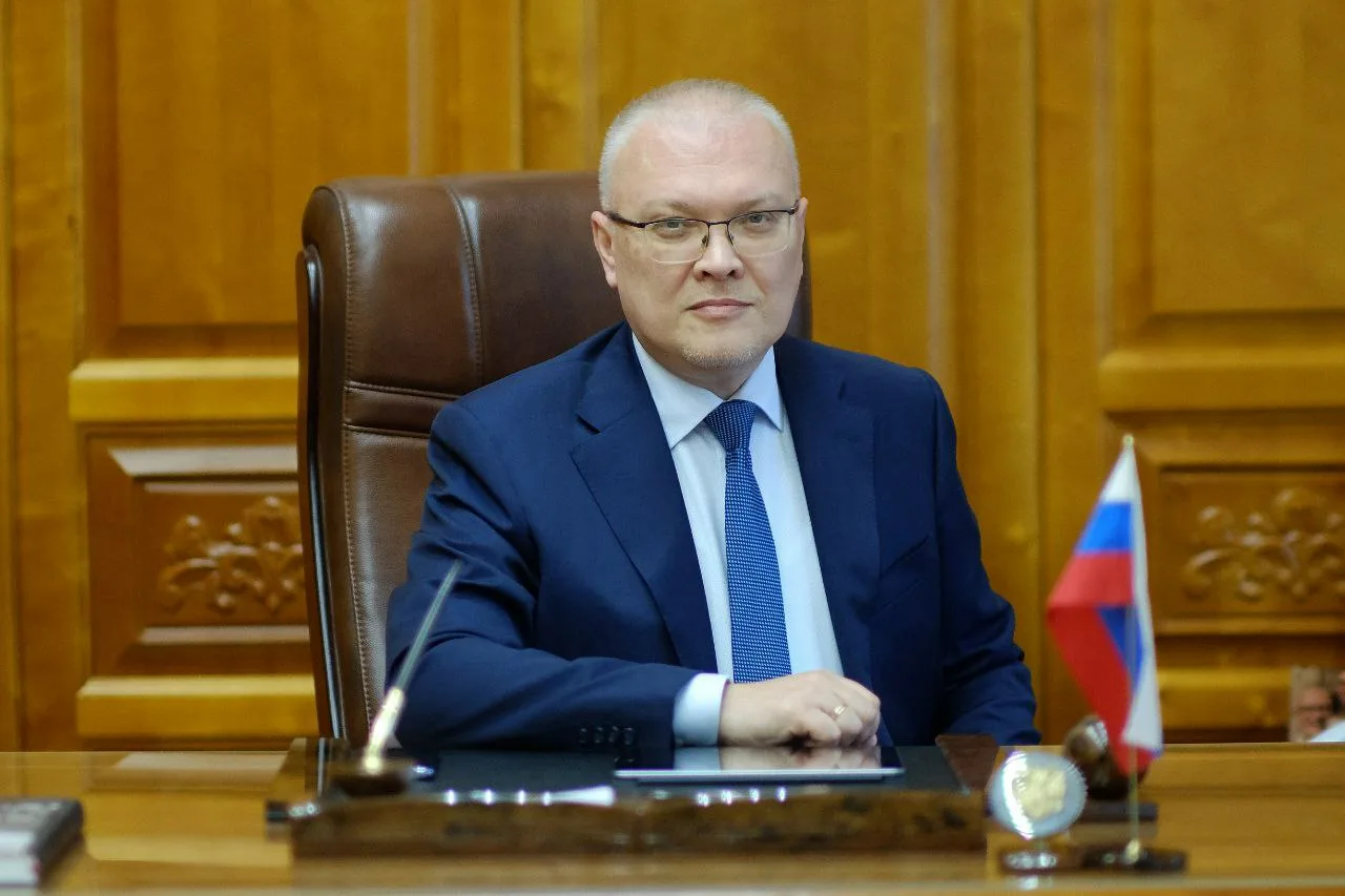 Кировский губернатор предложил резкие меры для школ, где рекомендуют покидать регион