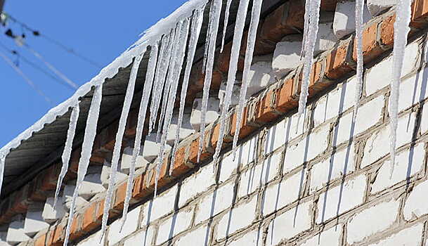 Предложено ввести новые выплаты по ОСАГО за упавшие сосульки