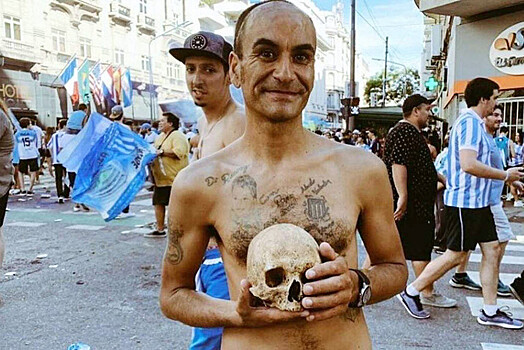 Фанат из Аргентины праздновал чемпионство «Расинга» с черепом своего деда