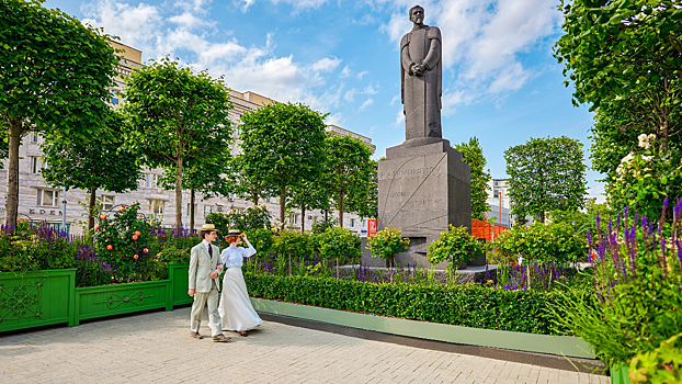 Растения и шахматы: бизнес и город украсили столичные бульвары в рамках фестиваля «Сады и цветы»