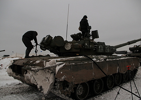 Казанские танкисты применили современные автомобильные средства заправки и транспортирования горючего в ходе тактических занятий