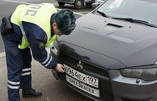В каких случаях сотрудник ГАИ имеет право на снятие номеров