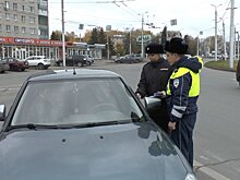 Сотрудники Госавтоинспекции поздравили водителей с праздником