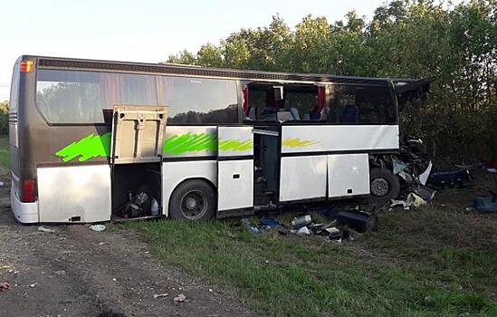 На Ставрополье рейсовый автобус столкнулся с "Камазом"