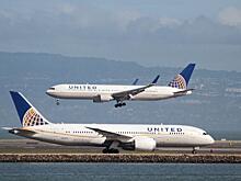 United Airlines объяснила, почему на рейс не допустили девушек в леггинсах