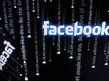 Facebook активировал в Париже функцию Safety Check, сообщили СМИ