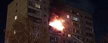 В многоэтажке Екатеринбурга огонь охватил две квартиры