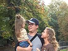 Актриса Кристина Асмус выложила фото с Гариком Харламовым и дочерью Анастасией