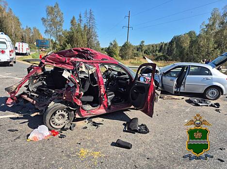 Три человека получили травмы в тройном ДТП на трассе А108