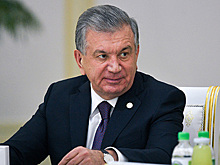 Президент Узбекистана потребовал от уволенных чиновников вернуть зарплату
