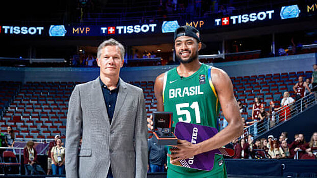 Бруно Кабокло забросил со своей половины площадки