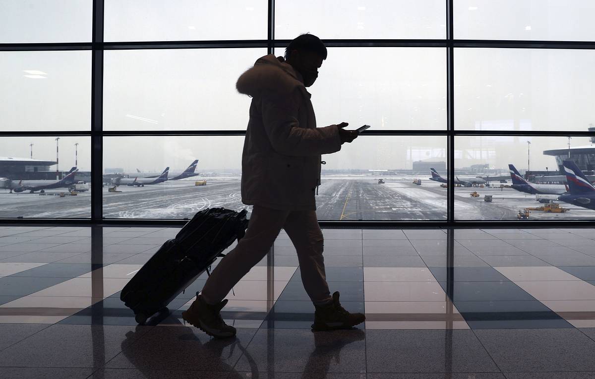 В аэропортах Москвы задержали и отменили 40 рейсов