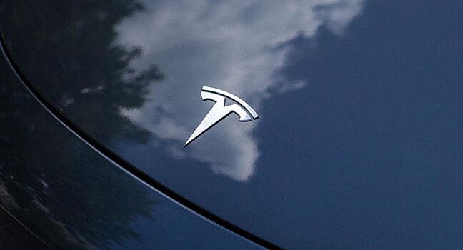 Инвесторы уверены, что будущее за Tesla, а не за Toyota и GM